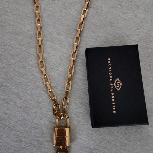 Authentic Louis Vuitton lock pendant - Picture 5 of 10